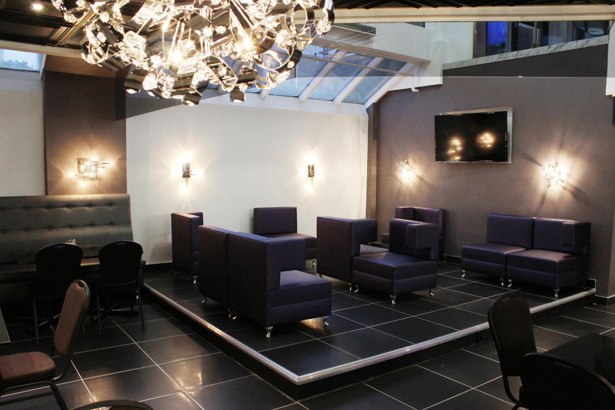 Lelux Hotel, Montreal